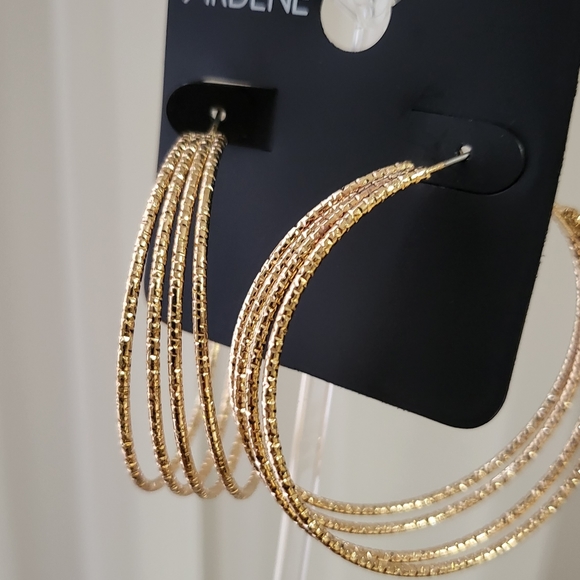 Hoop earing - Picture 4 of 6